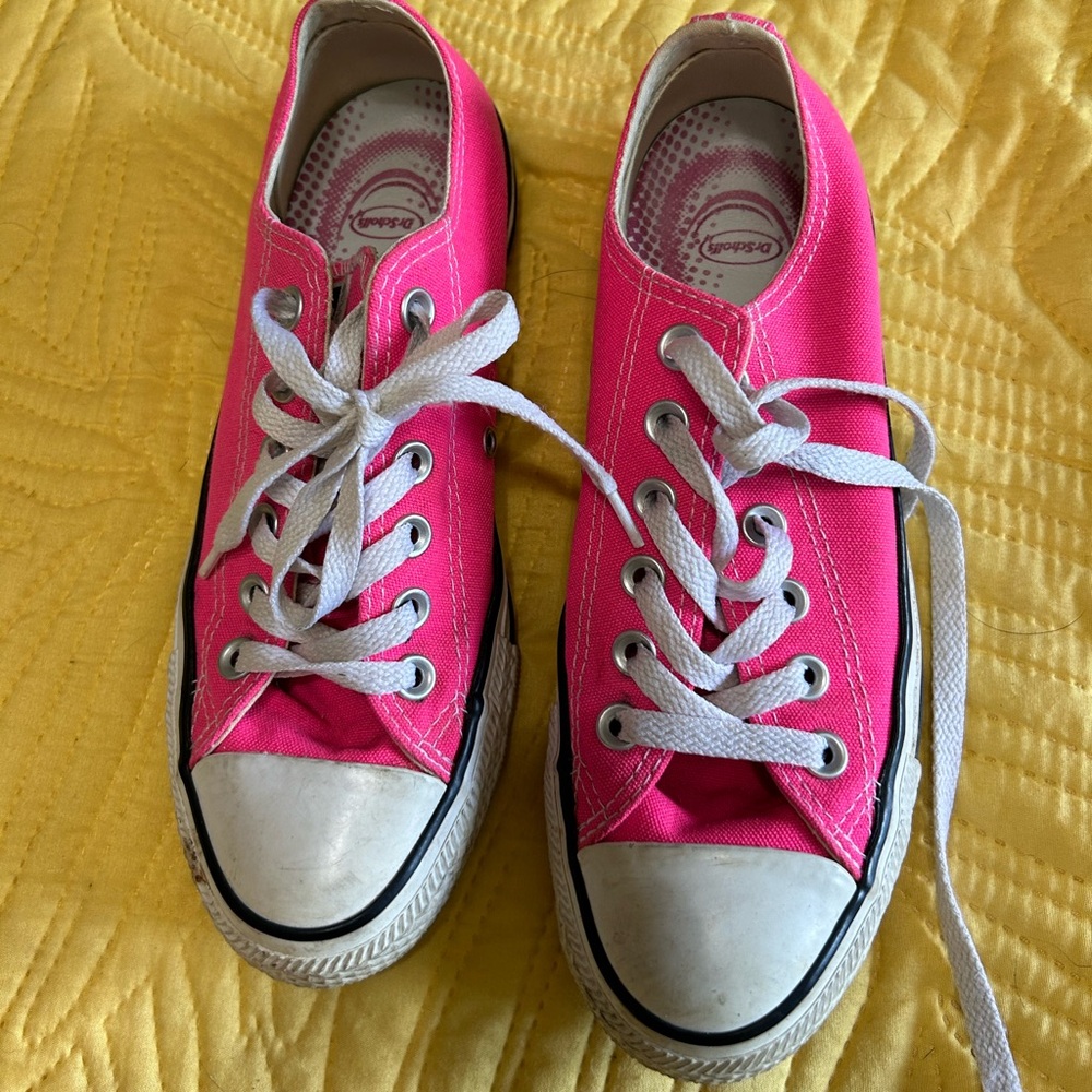 Pink converse. Size 7